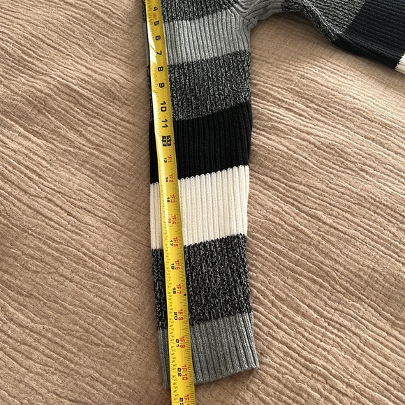 Sweaters - Picture 6 of 9